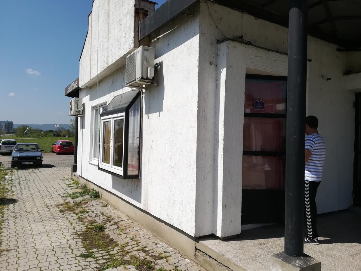 Apartmani Filipovic クラドヴォ エクステリア 写真